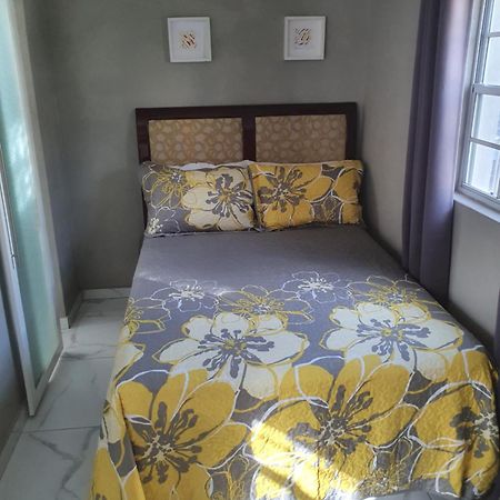 Devachan Apartments Бриджтаун Стая снимка