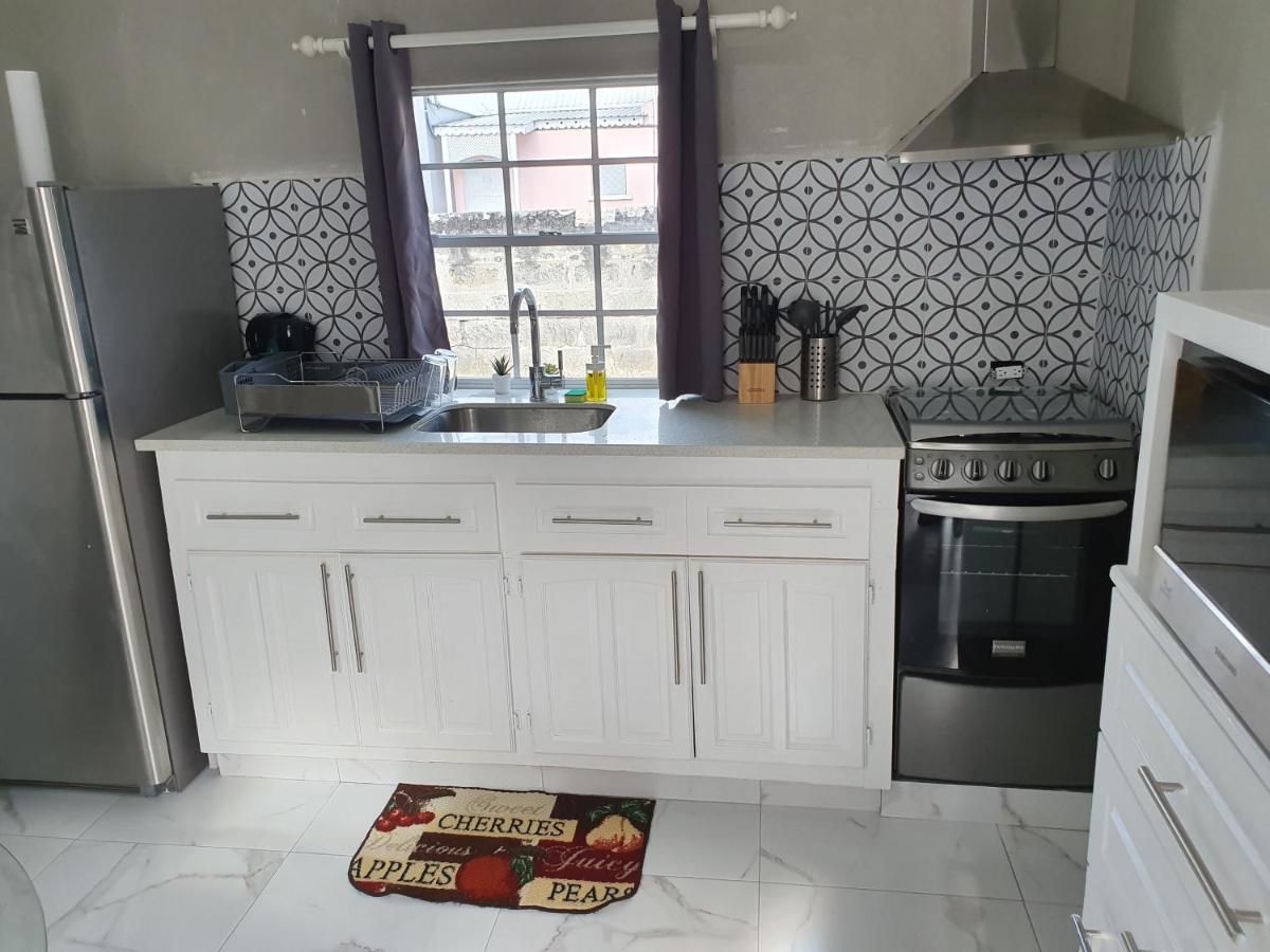 Devachan Apartments Бриджтаун Екстериор снимка